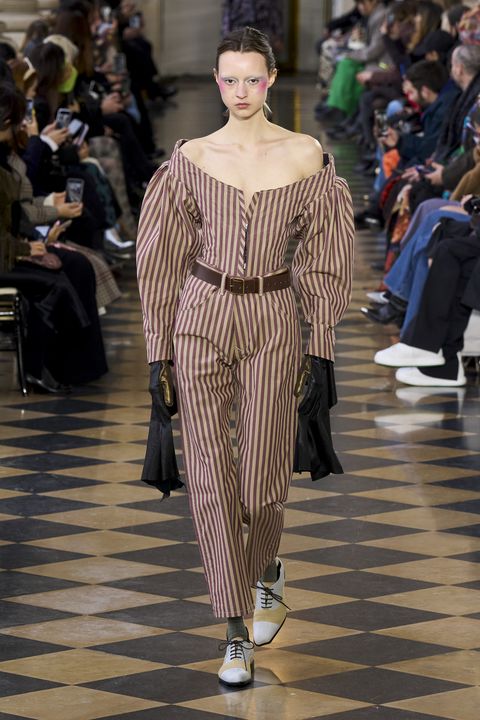 aw23