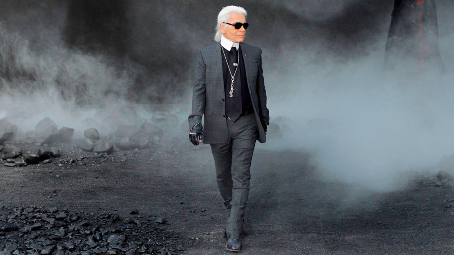 ¿Quién era Karl Lagerfeld y cómo se convirtió en el káiser de la moda?