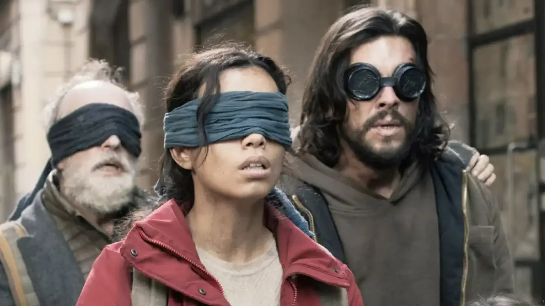 Netflix lanza un tercer tráiler de 'Bird Box Barcelona' con Mario Casas, el spin-off de 'A ciegas'