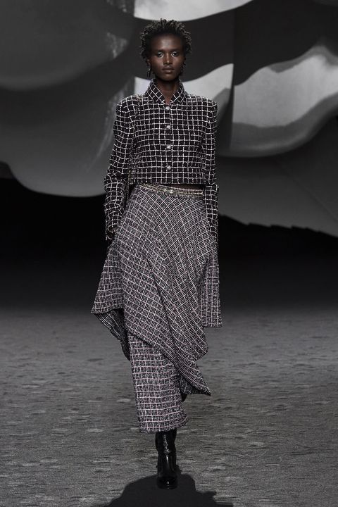 aw23