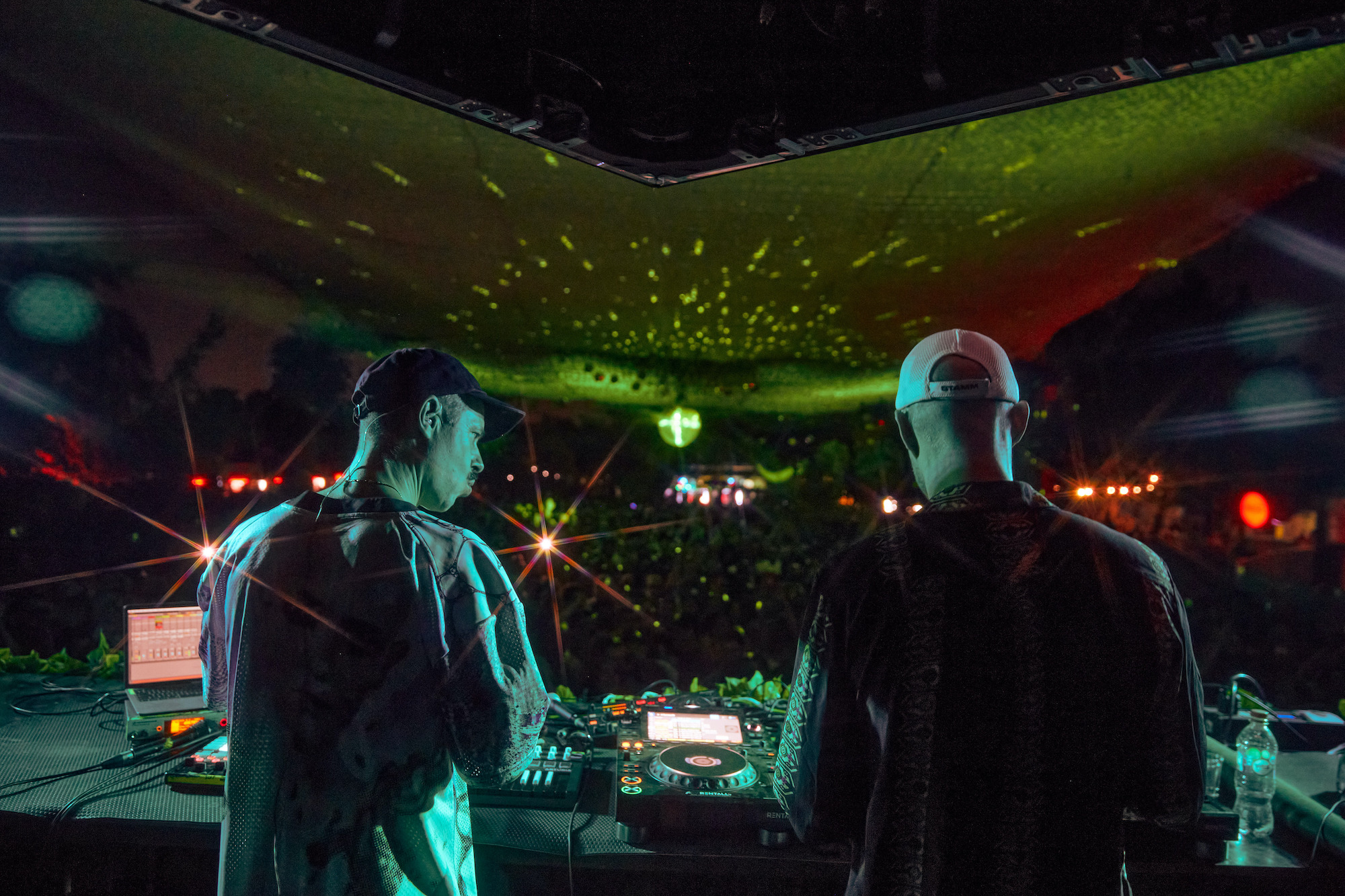 WhoMadeWho, siempre bienvenidos