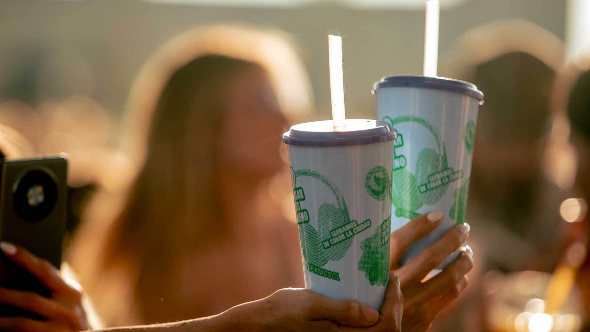 Vasos con historia: el giro cultural que está transformando la sustentabilidad en los festivales