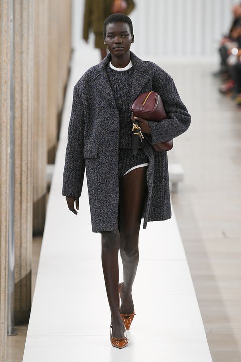 aw23
