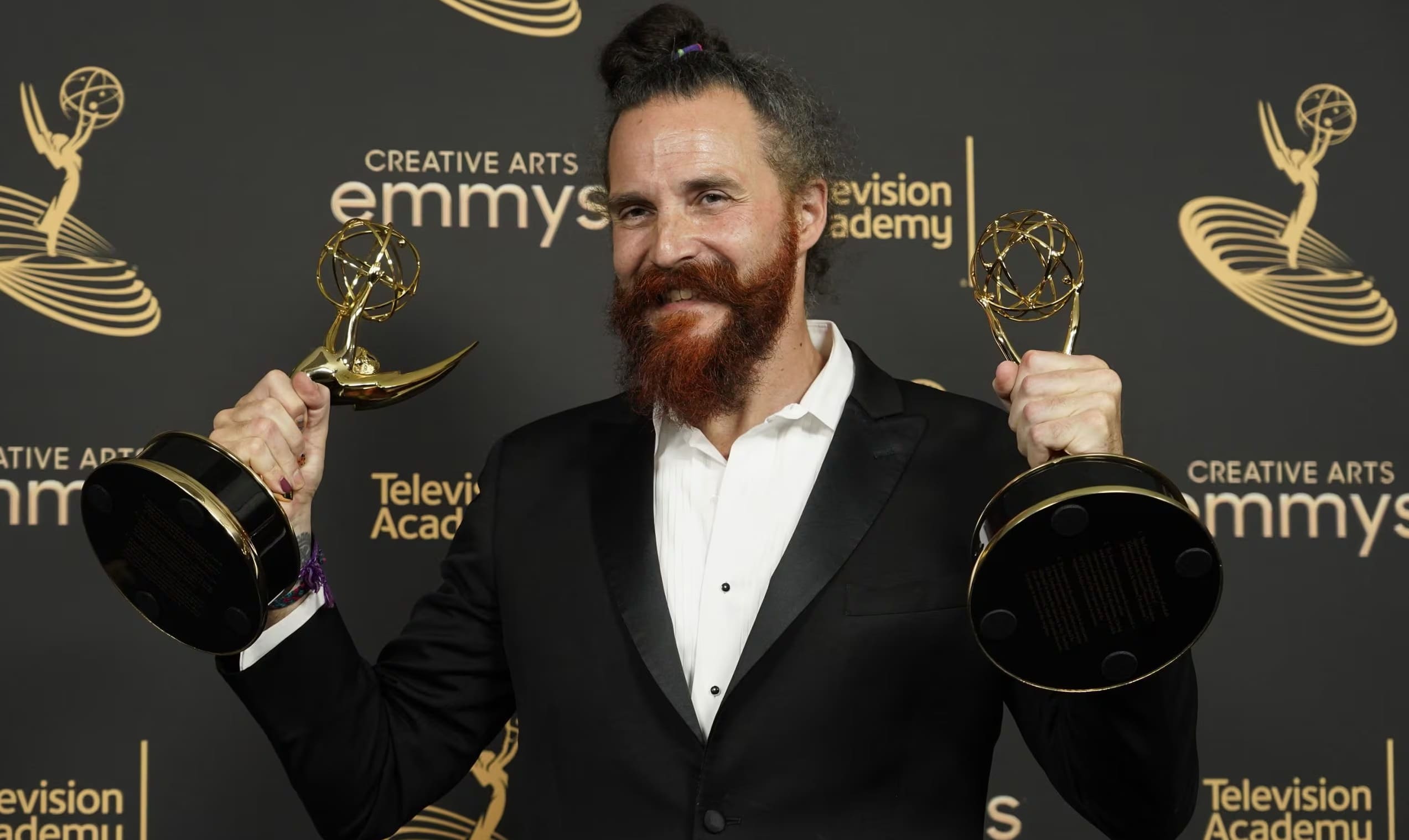 Cristóbal Tapia de Veer gana su cuarto Emmy por The White Lotus