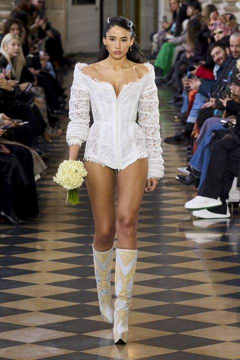 aw23